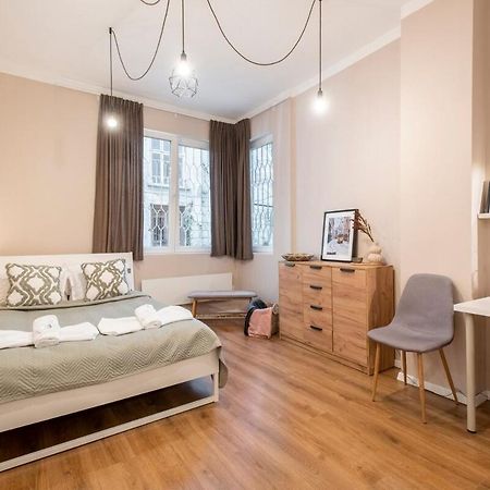 Top Centre 1 Bedroom Apt Next To Vitosha Blvd. Sofia Luaran gambar