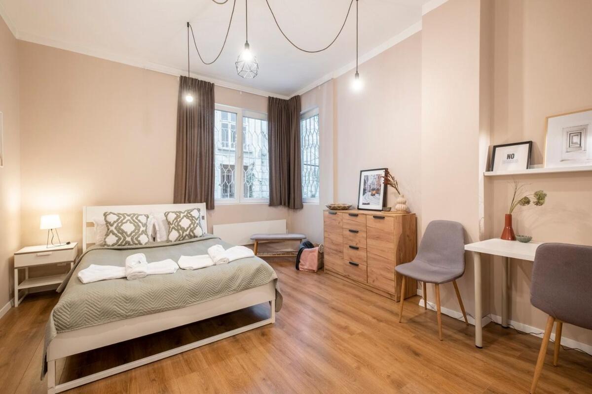 Top Centre 1 Bedroom Apt Next To Vitosha Blvd. Sofia Luaran gambar